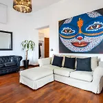 Iflat Spanish Steps Elegant & Spacious Apartment
